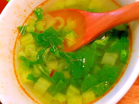 とろとろ小松菜のサンバルスープ